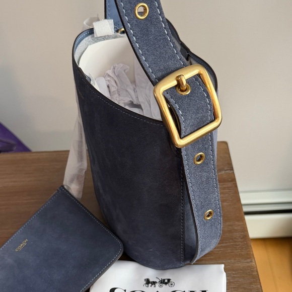 Coach Bleecker Bucket 21 - Picture 2 of 5